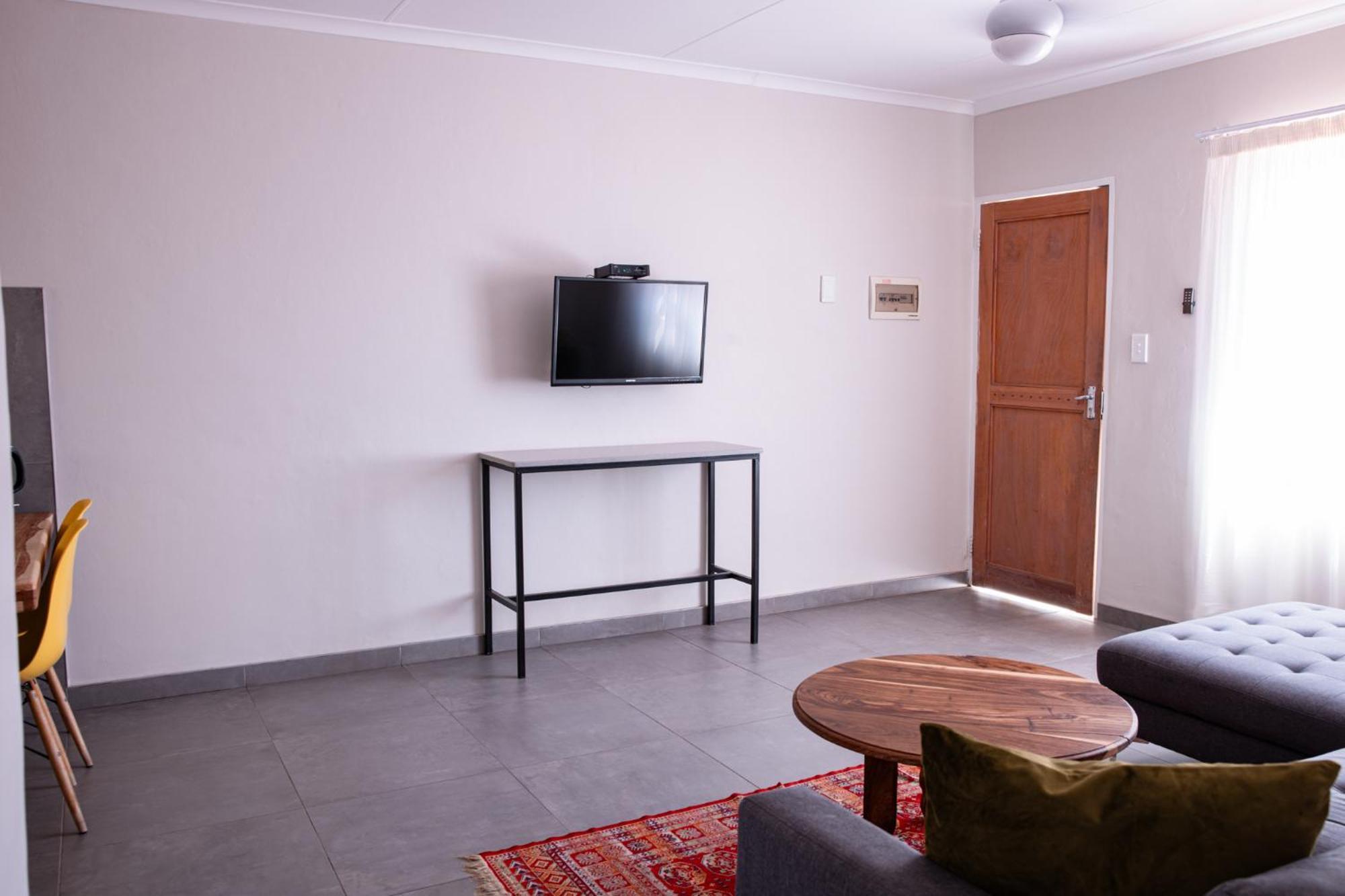 Emerald Bed&Breakfast Виндхук Экстерьер фото