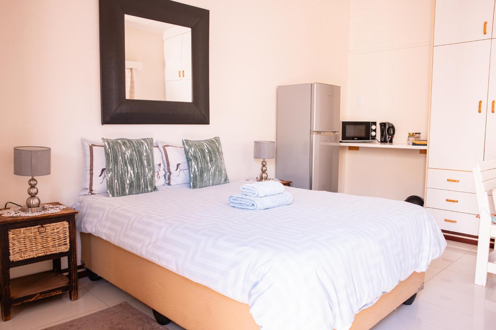 Emerald Bed&Breakfast Виндхук Экстерьер фото