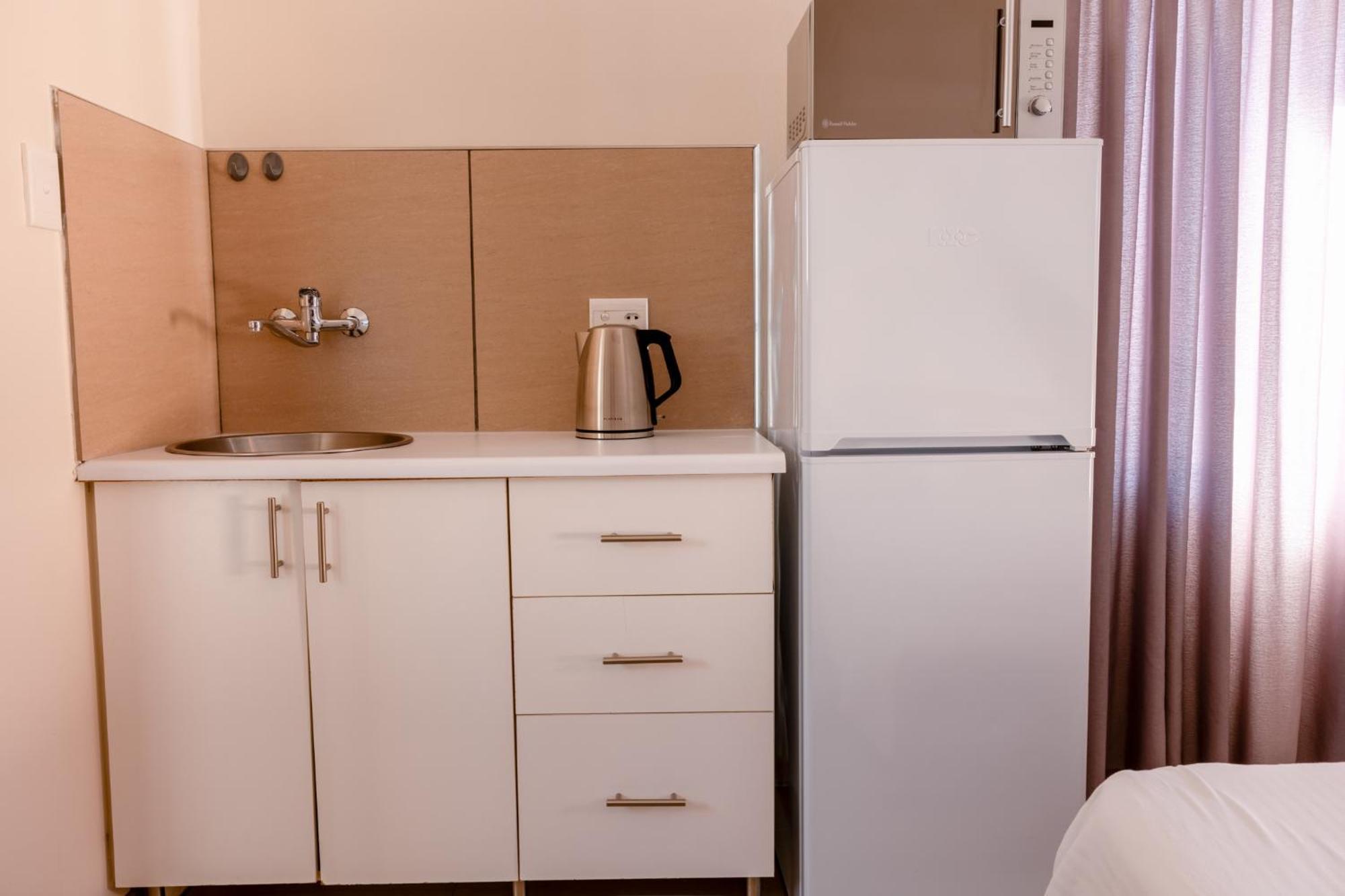 Emerald Bed&Breakfast Виндхук Экстерьер фото